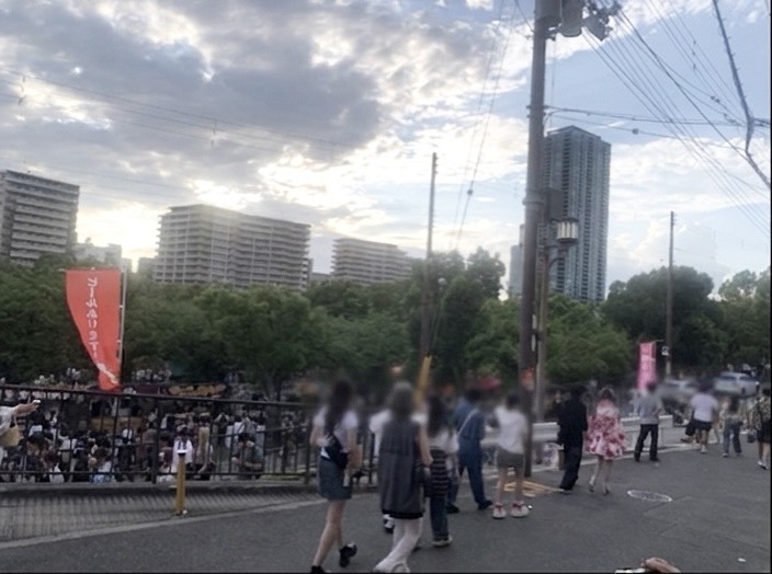 天神祭当日の店舗前の様子（昨年）