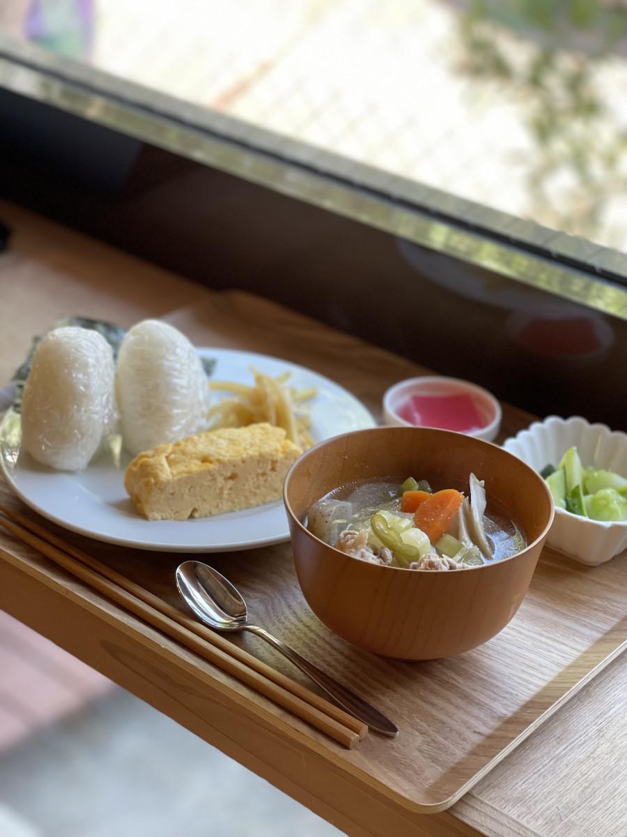 朝コミュニティー食堂の朝食例（写真提供＝ワクワクぼうさい）