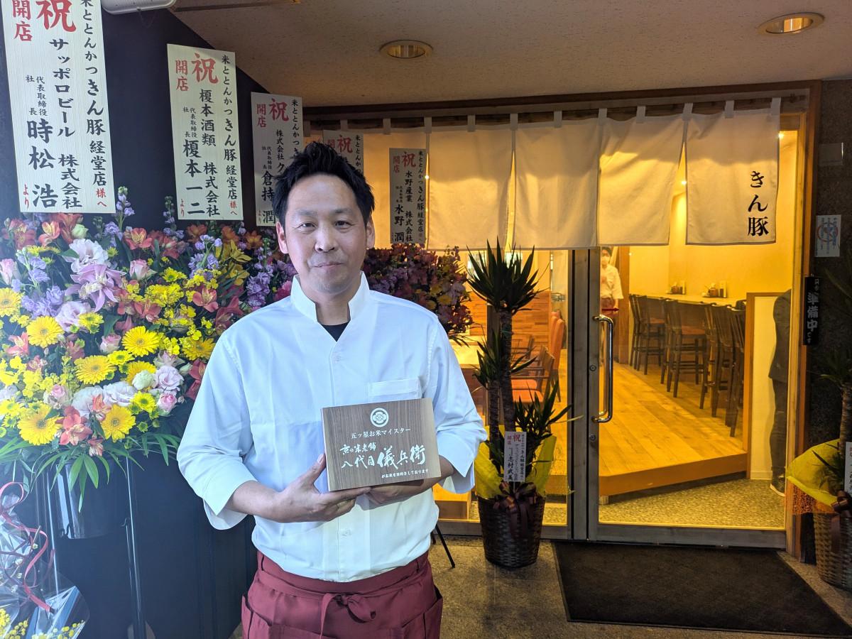 店頭に立つ中川さん