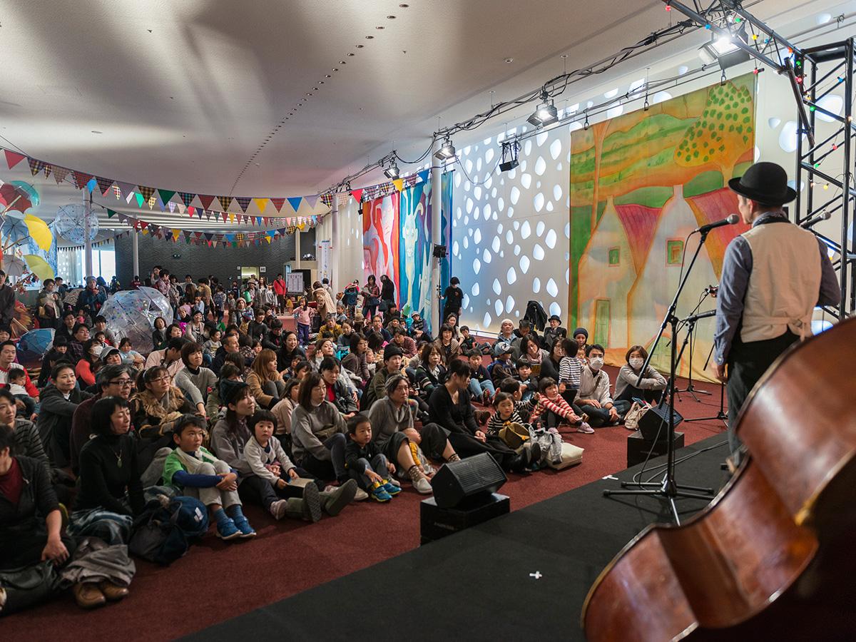 まつもと市民芸術館で チャオ バンビーニ 家族で楽しむ 子どもが主役の一日に 松本経済新聞