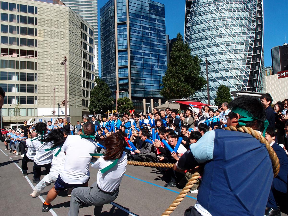 メイエキパークレットで行った「名古屋駅地区綱引き大会2026」の名駅街協会員予選の様子