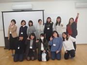 イベント終了後笑顔を見せるラクロスプラスの小野寺さん(後列右)と大学生