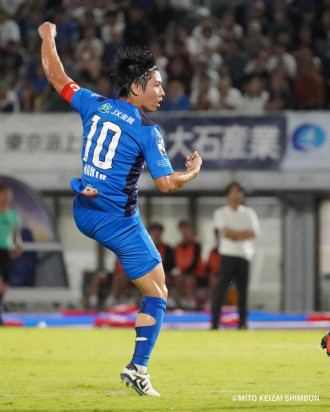 水戸ホーリーホック、茨城ダービーで王者鹿島破る　渡邉選手が4得点