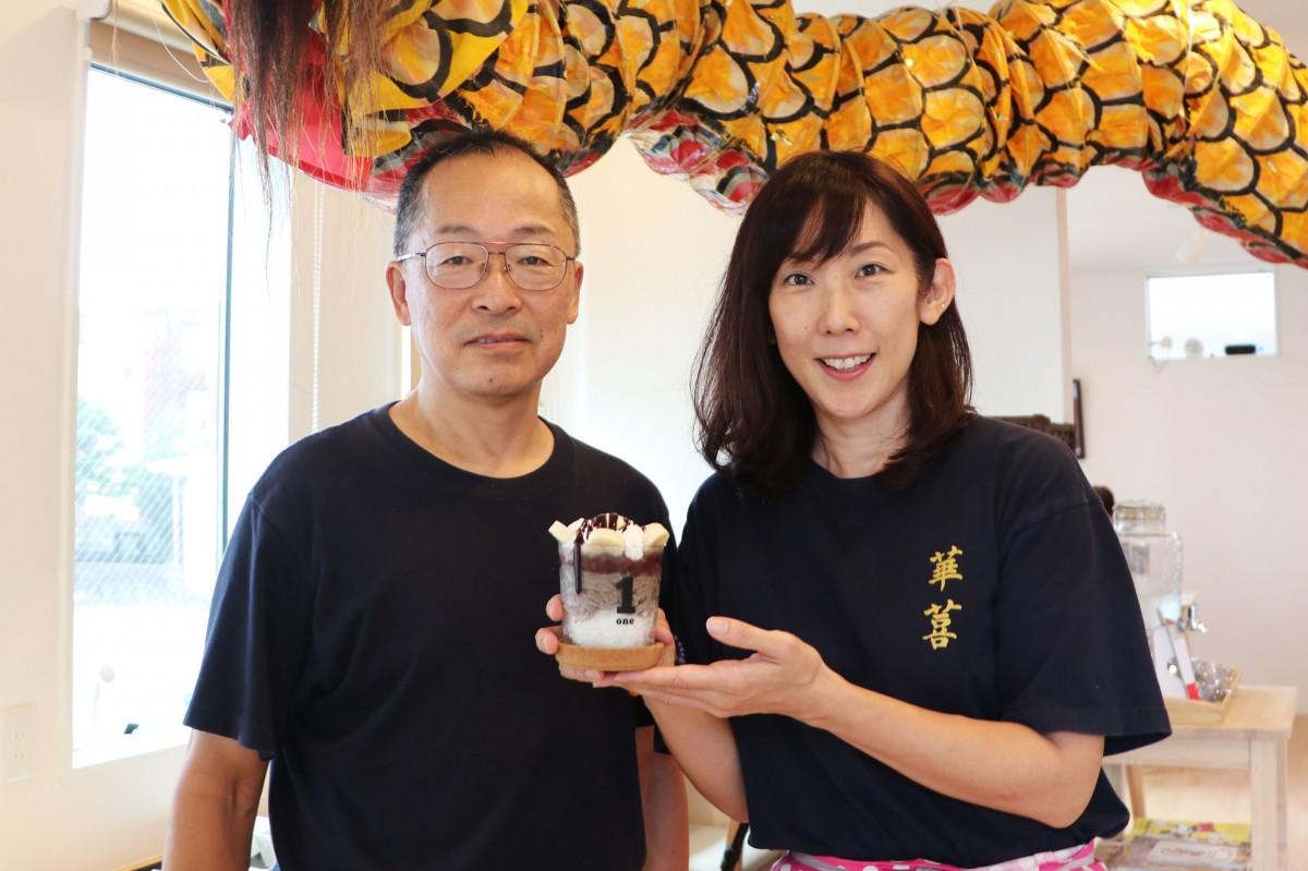 「珈琲うどんパフェ」を発案した金井善嗣さんとうどんカフェ華善代表の河潟英さん