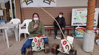 宮崎・城の駅「佐土原いろは館」に人が乗れるサイズの「うずら車」 駅長が制作