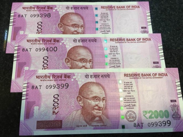 インド高額紙幣の無効化と新紙幣導入の発表