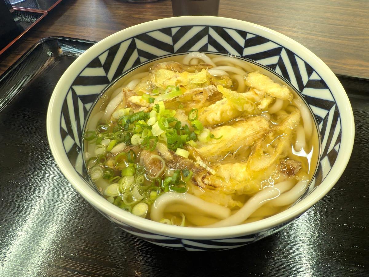 看板メニューの「白ネギ天うどん」