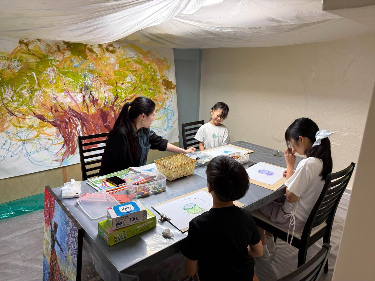 「絵画クラス」の様子