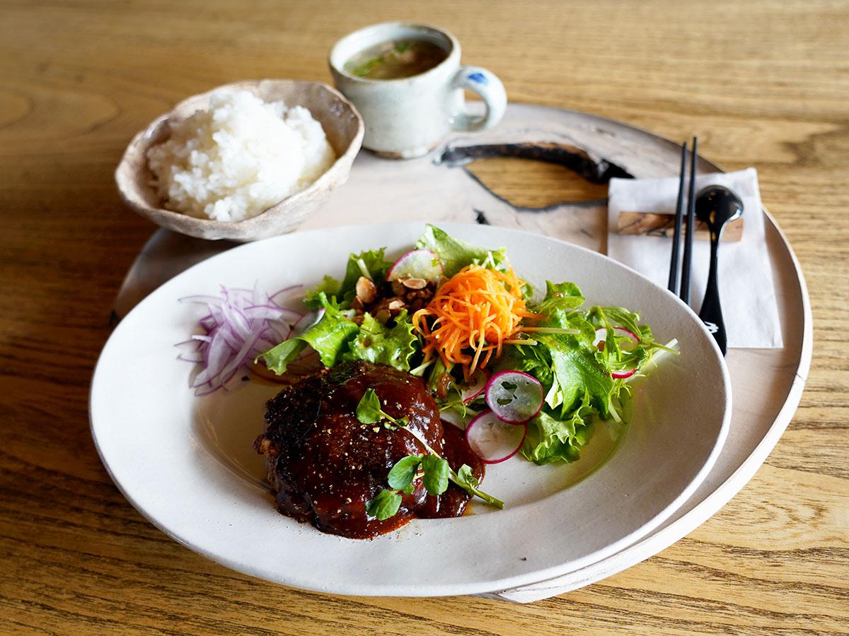 ランチメニュー「和牛入り特製ハンバーグ」