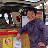 愛車「たこ焼き みこちゃん」号と川原貞治さん