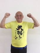 特製のTシャツを着て活動する山口和博さん