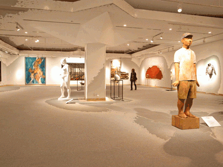 沖縄県芸大で開学25周年プレイベント 歴代卒業者の優秀作品展示 那覇経済新聞