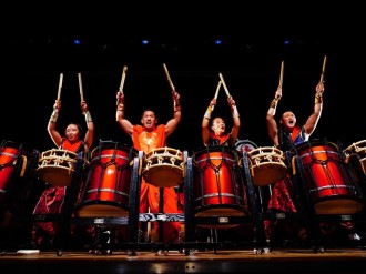 日本一に3回輝く男女混合すご腕和太鼓チーム「暁」、本拠地・中野で凱旋公演
