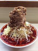 300グラムのチャーシューを丸ごとトッピング「炎の爆豚ラーメン」