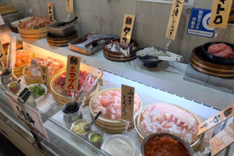 なんばにランチ刺し身食べ放題の店　夜は大衆酒場、二毛作で営業