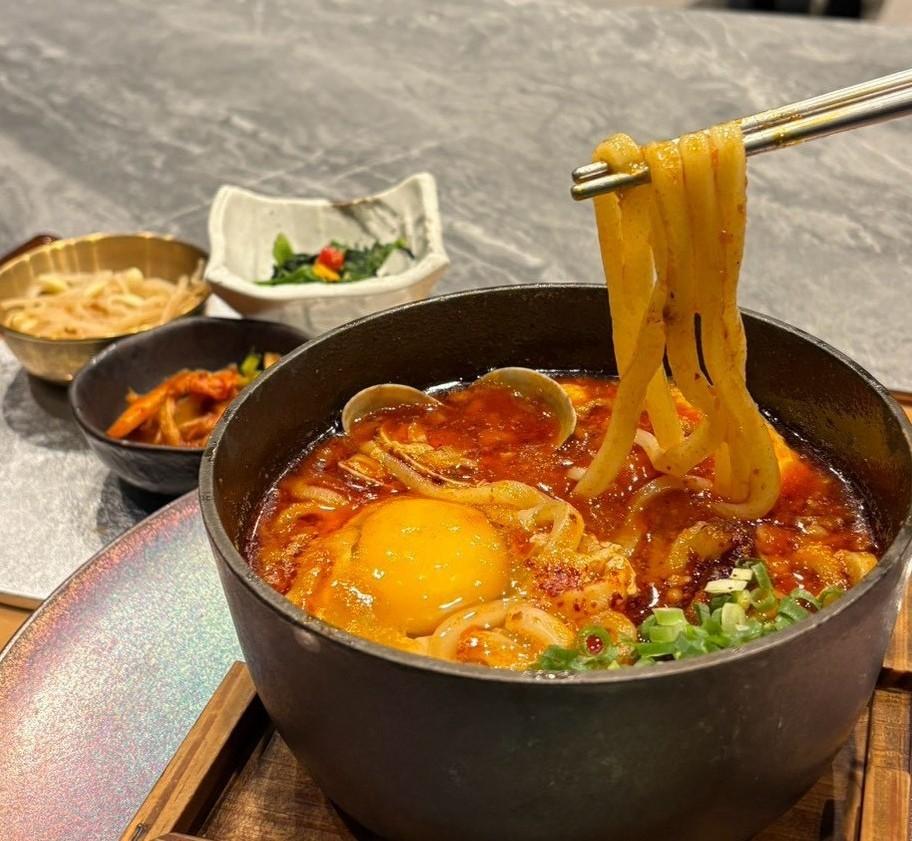 冬限定で提供する「和韓スンドゥブうどん」