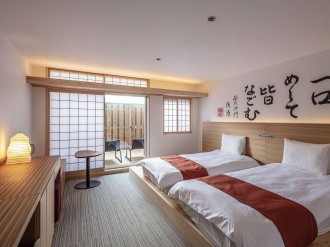 猿沢池ほとりに「書」がコンセプトのホテル開業 客室に奈良ゆかりの書家ら27人が揮毫