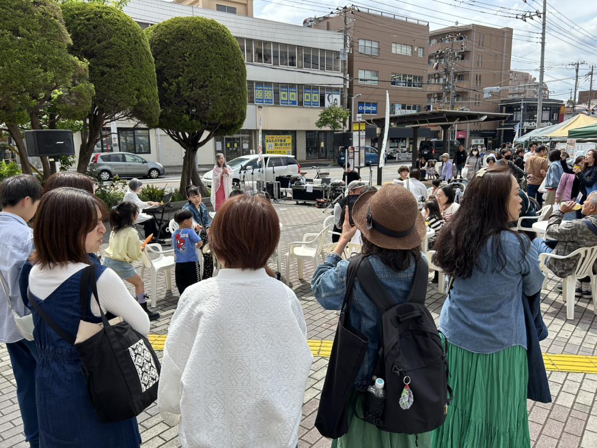 メロディー基金まちかど音楽会のステージ