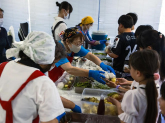 世田谷・リコー総合グラウンドで「子ども食堂」 選手との交流会も