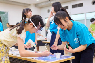 東京都市大で「科学体験教室」 科学の「なぜ?」に出合う24企画
