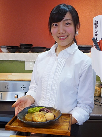 ホールスタッフの埜下優希さん