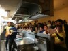 西宮のラーメン店で高田リオンさんライブ カウンターがアリーナ席に