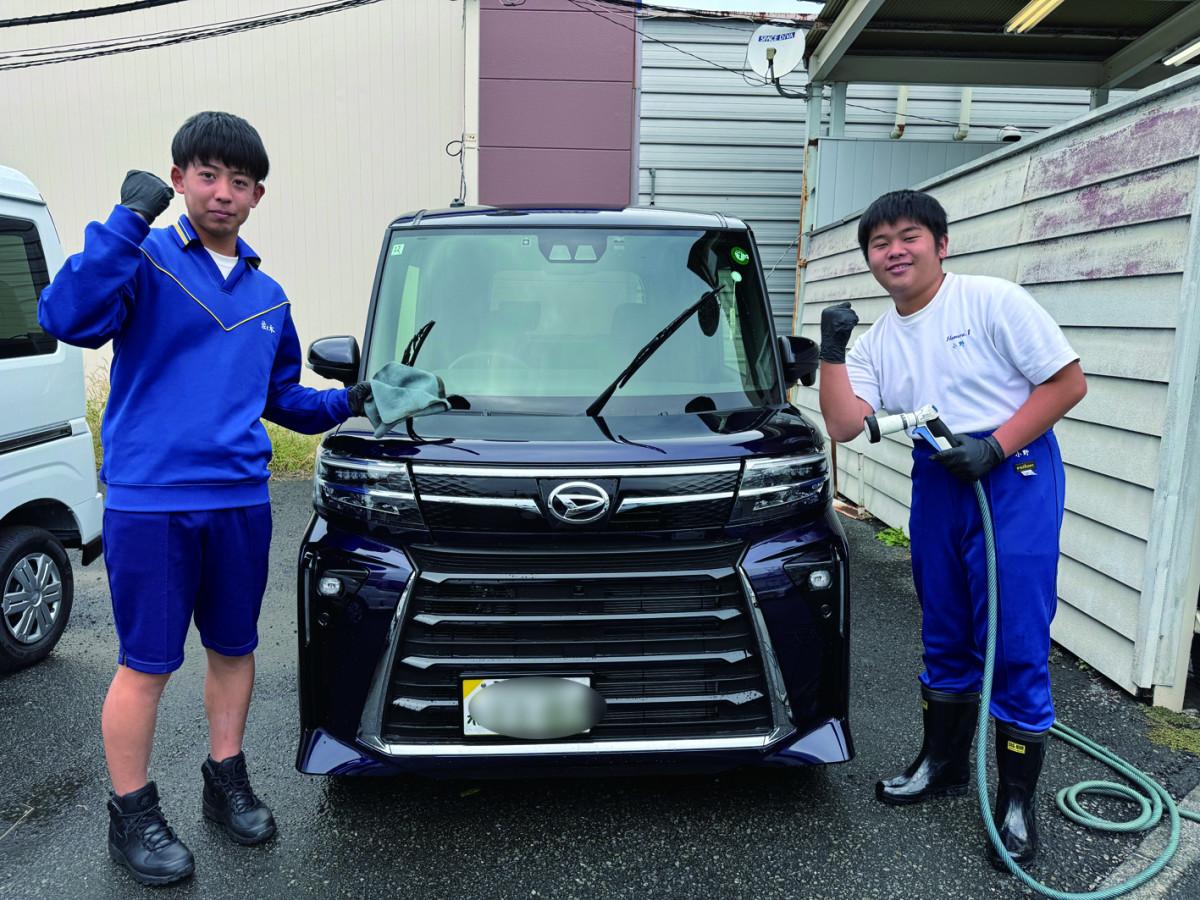 「車が好きで販売店の仕事を選んだ」という2人