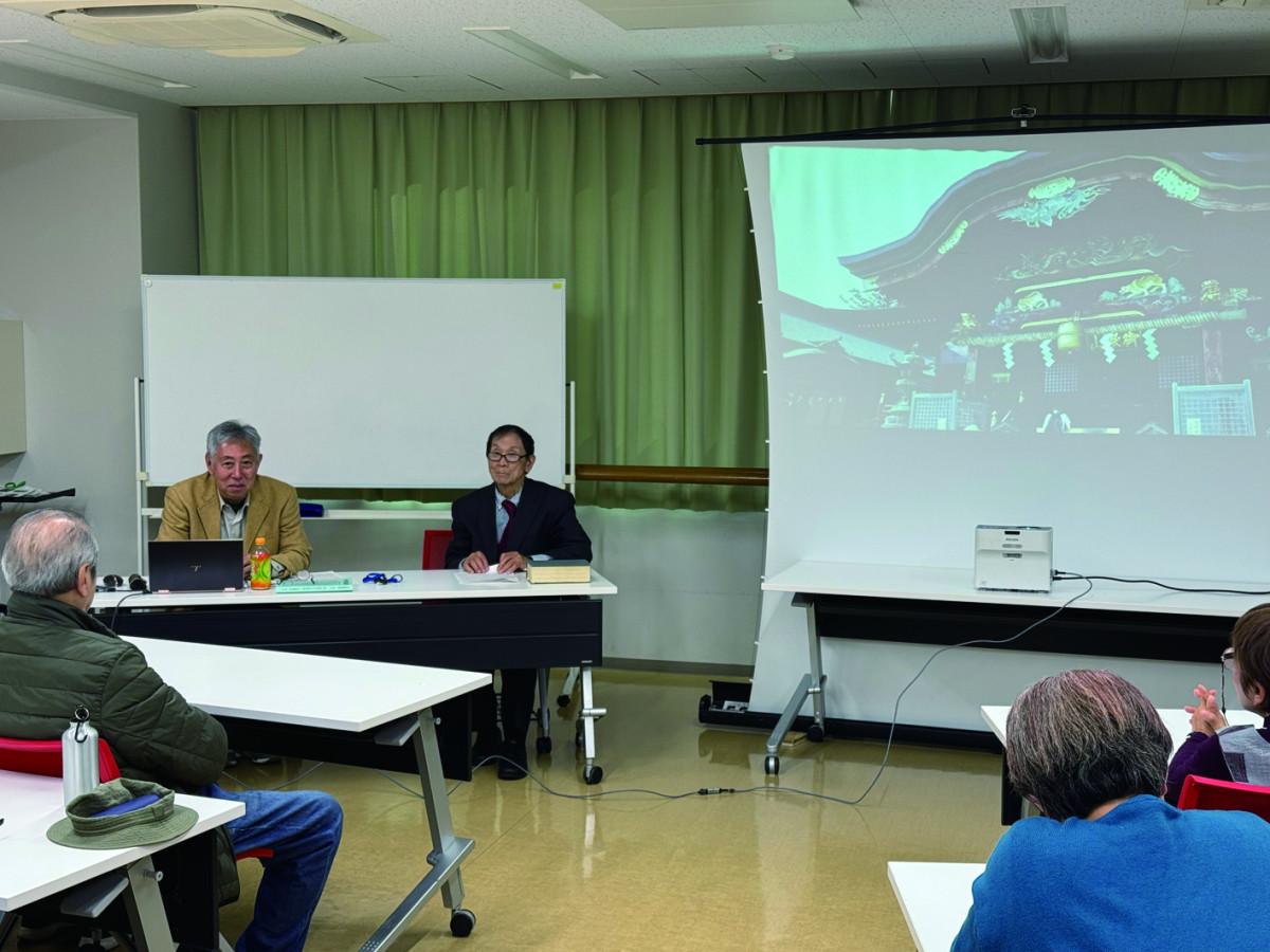 「青梅のまちはこうしてできあがった」をテーマに語る村野さん（左）と大倉さん