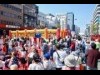 大分市の中央通りが「ホコ天」 好天の下、3万人がイベント満喫