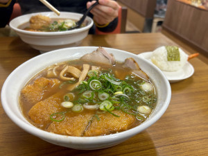 岡山経済新聞／オカケイ・カツラーメン部　第1回は浅月本店の「カツそば」