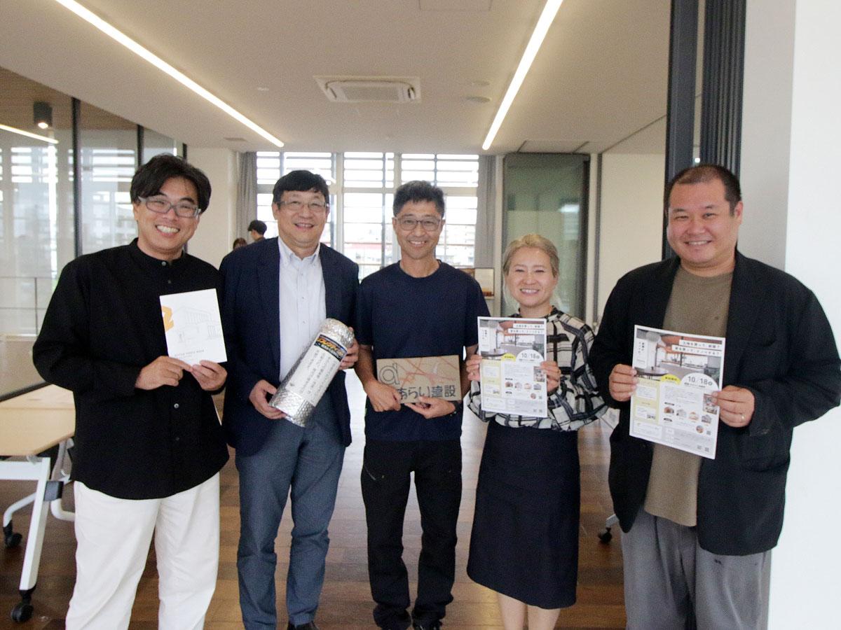 リノベサミット岡山の登壇者ら・（左から）小橋工務店の小橋正浩さん、山晴建設の佐崎高広さん、あらい建設の安野省吾さん、タカ建築の内田里美さんと高元拓朗さん