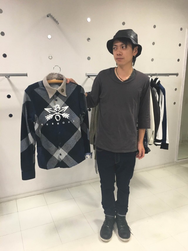 岡崎・康生にロックテイストの洋服店「モアゴーシュツー」