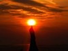 隠岐・西ノ島で「夕陽カフェ」 奇岩に落日の明かりがともる季節に合わせて
