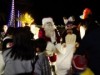 隠岐・知夫でクリスマスイルミ点灯式 一足早くサンタとトナカイも