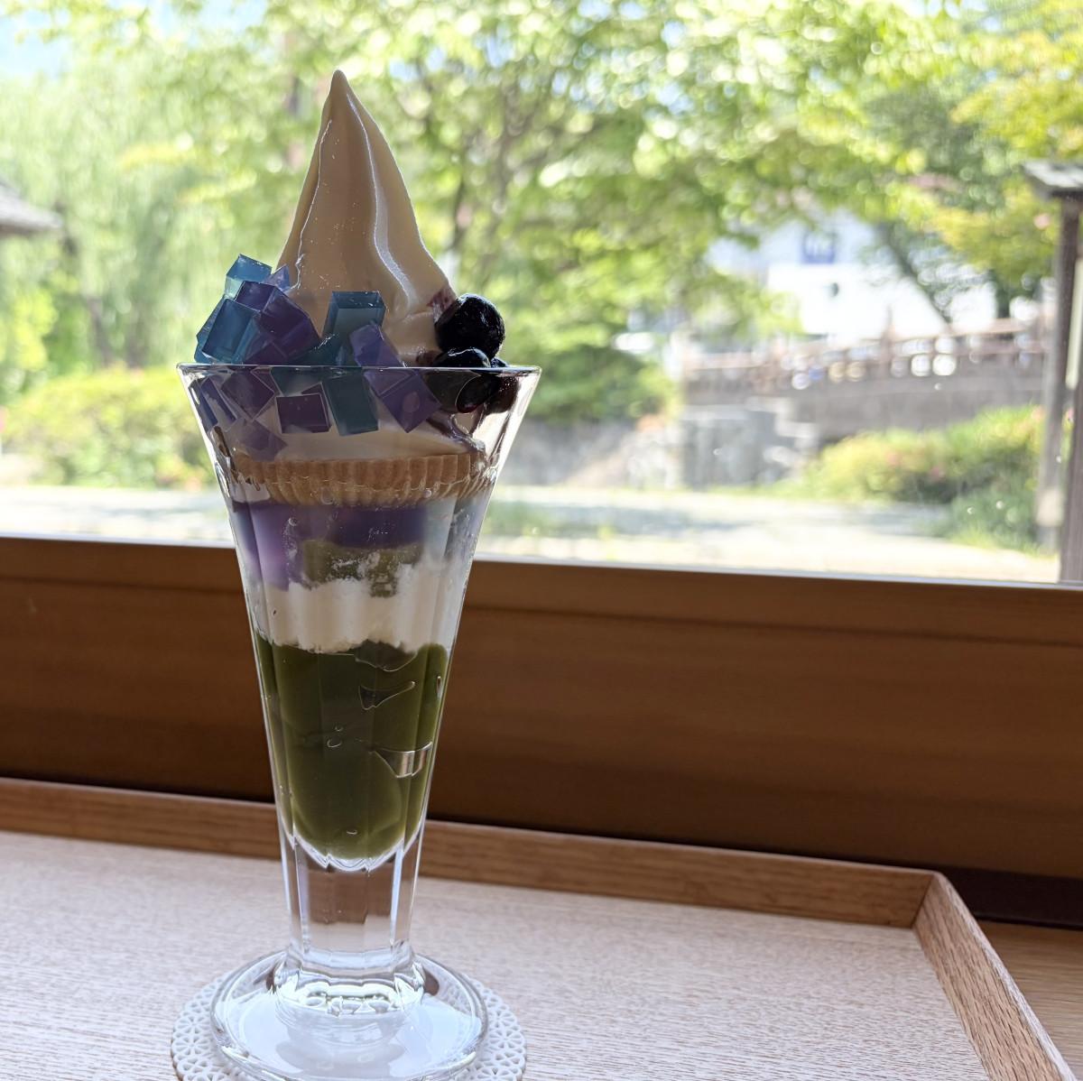 初夏限定で販売される「八幡堀紫陽花パフェ」