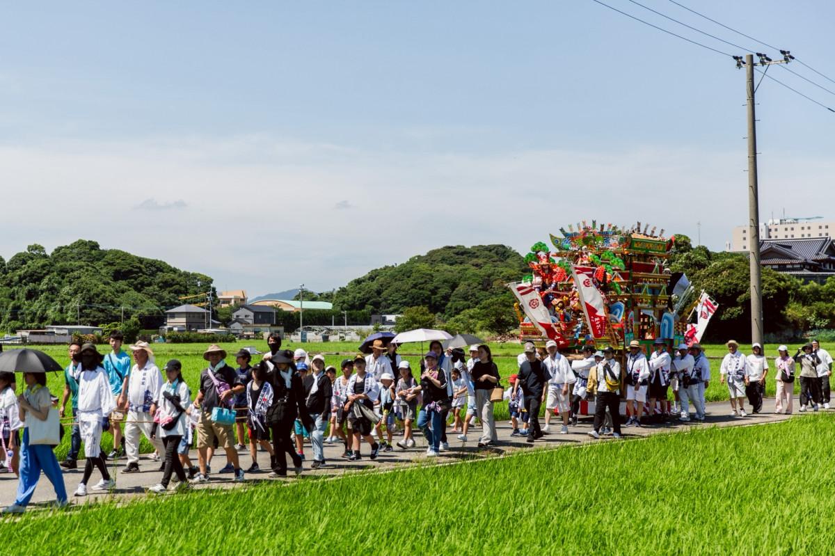 飾り山を運行する様子（写真提供＝Sue Photo）