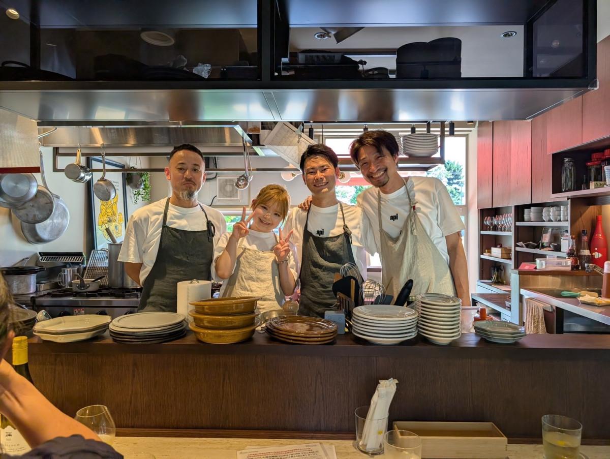 左から、シェフの阿部恭介さん、パティシエの牧優花さん、シェフの山本貴也さん、サービスマネジャーの久保薗智さん