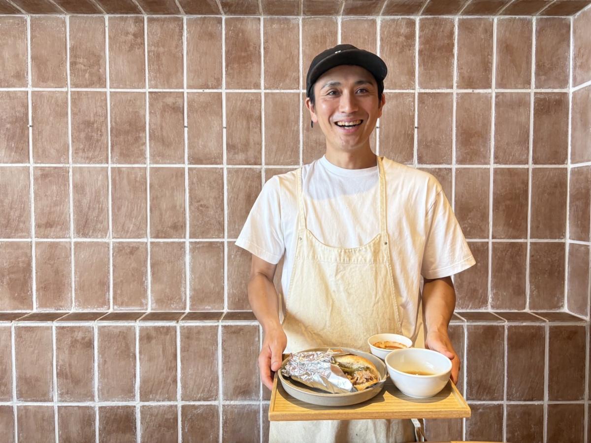 店主で沖縄出身の安里茂太さん