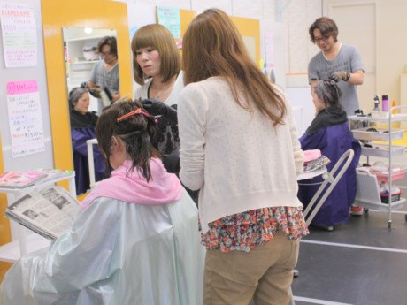 美容師だからこそできる支援 復興美容室 絆 開店から1年 三陸経済新聞