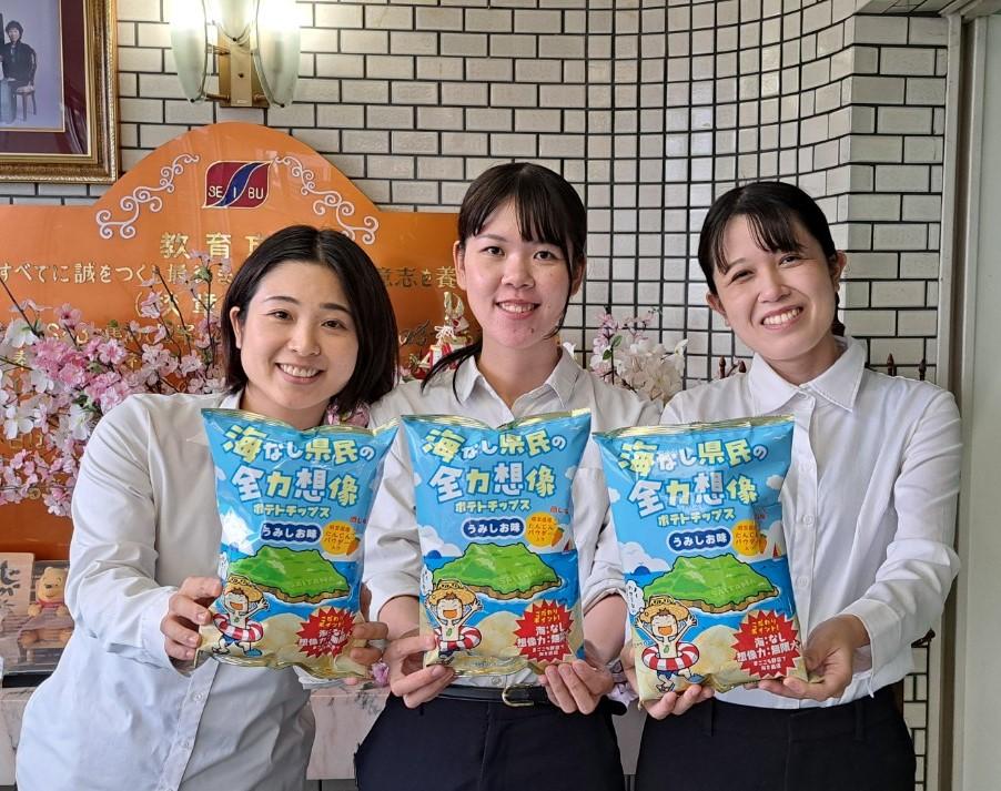 広報担当の佐々木七さん、棚橋由加さん、下西ひかりさん