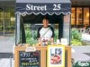 大阪・御堂筋に揚げピザ専門店のワゴンショップ登場