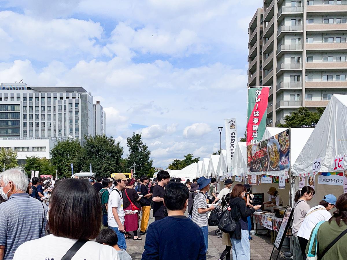 「カレーフェス」ブースに行列ができた昨年の「あすとつながるぐりりパーク」