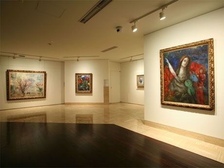 4階では初期から後期のシャガール作品19点を常設展示