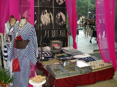 重田さん自らディレクションした空間で浴衣・帯を販売