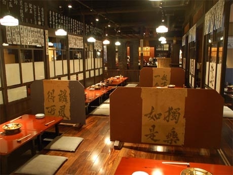 渋谷・道玄坂近くにオープンした鍋専門店「ゆるり屋」（写真＝店内）