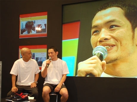 「Nike＋iPod」のイベントで渋谷・マルイシティ前に登場した宇野薫選手