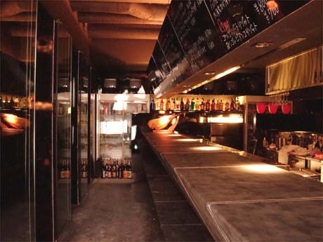 渋谷センター街奥に新業態立ち飲みバー（写真＝「SHIBUYA Standing Lounge O」店内）