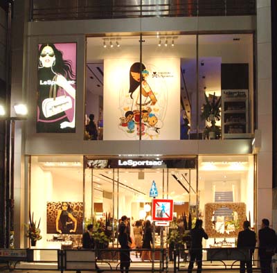 表参道「レスポートサック」旗艦店が移転（写真＝店舗外観）