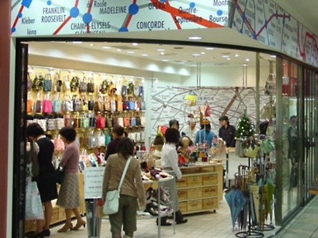 東急東横店にミニトート専門の雑貨セレクトショップ（写真＝店内）