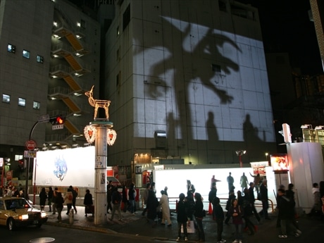 渋谷のビルにドラゴンの影を投影、「BIG SHADOW」プロジェクト